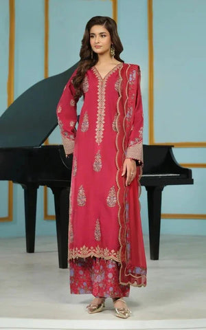 Étoile de Rouge Eid pink embroidered outfit with mirror and tassel work, model standing in front of a piano.