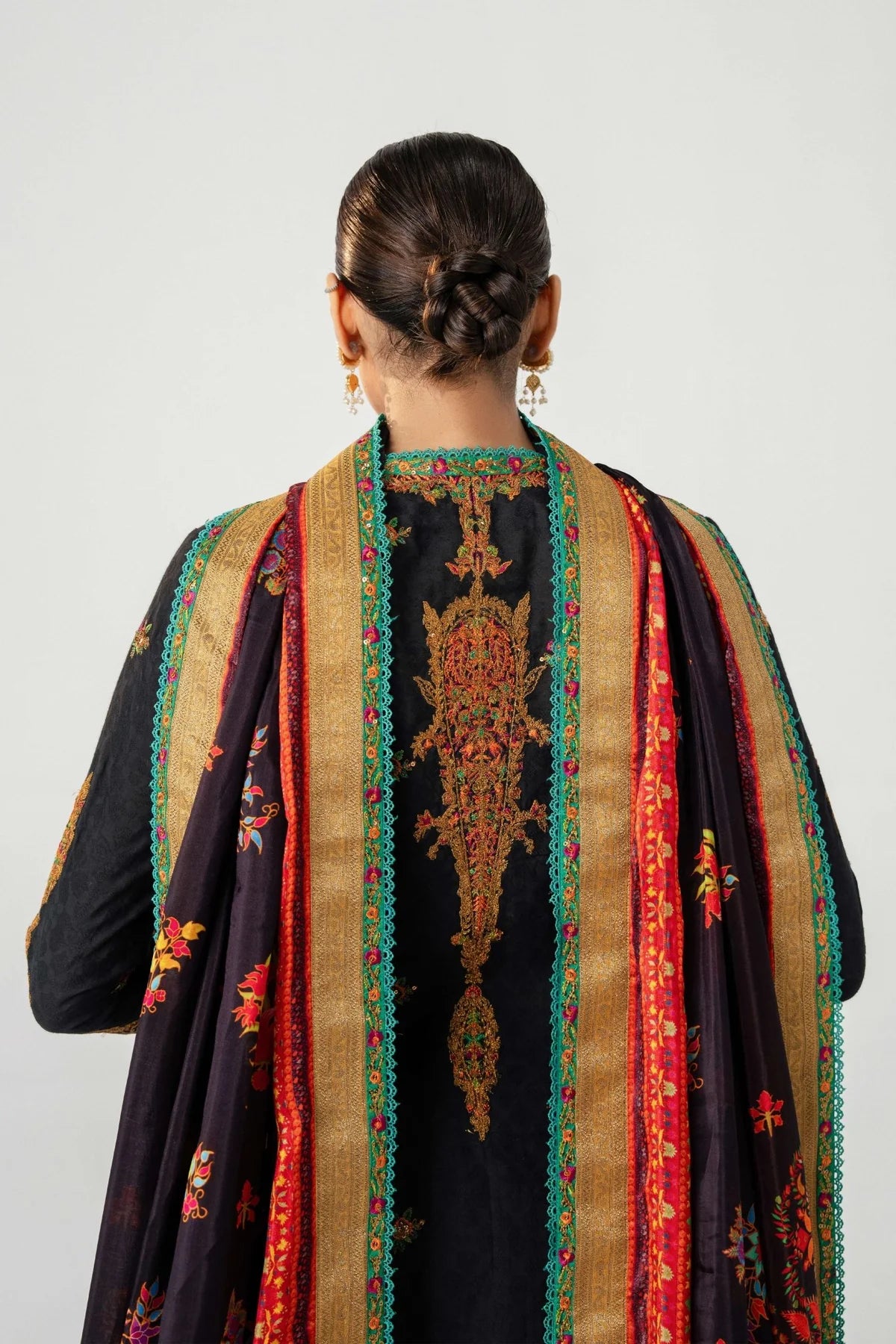 Person wearing a traditional embroidered scarf with intricate designs on a plain background
dochalla_By_Ruuposh_Collection_03